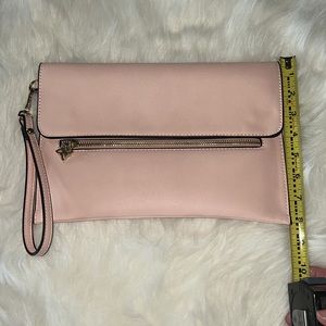 NWOT BCBG pink clutch handbag, wrist detachable handle!